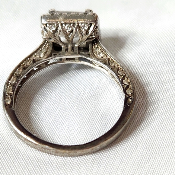 Elegant Silver Square-Cut Ring Size 7.5 925 Cubic Zarconia - Picture 5 of 5